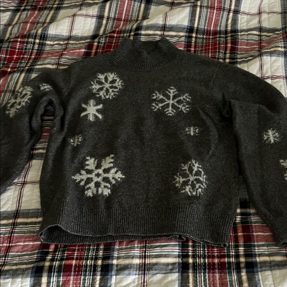 Gray Snowflake Sweater. Cupcake and cashmere, medium.